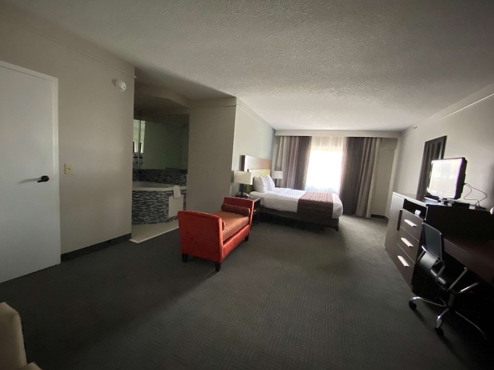 Suite, 1 King Bed with Sofa bed, Non Smoking, Jetted Tub (with Sofabed) - Photo 1