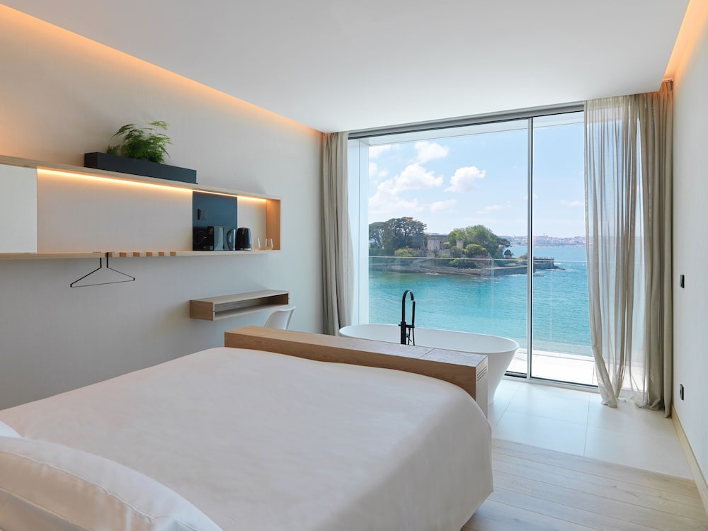 Signature Room - Photo 1