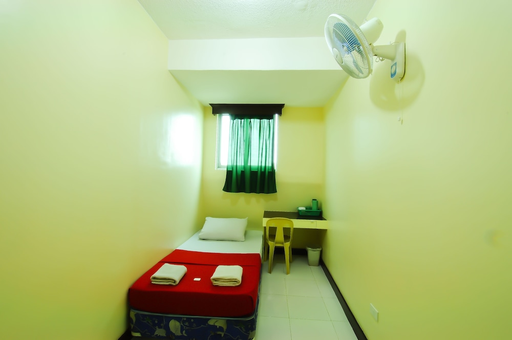 Fan Room with Single Bed, TV and Shared Bathroom photo 3