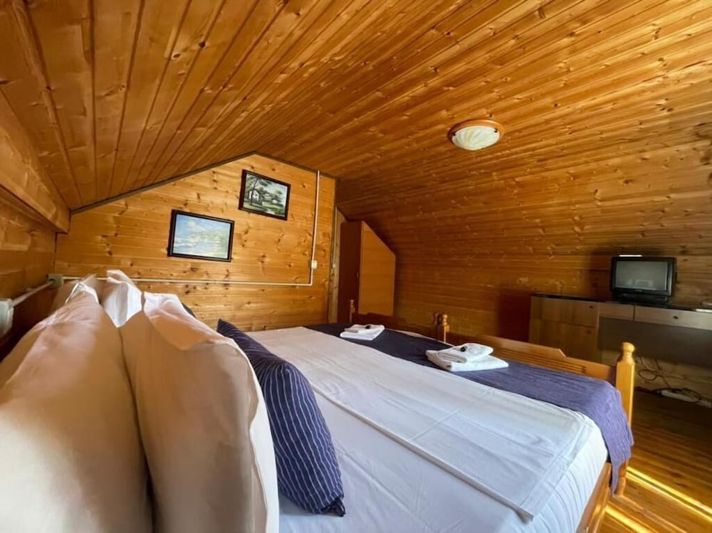 Economy Triple Room