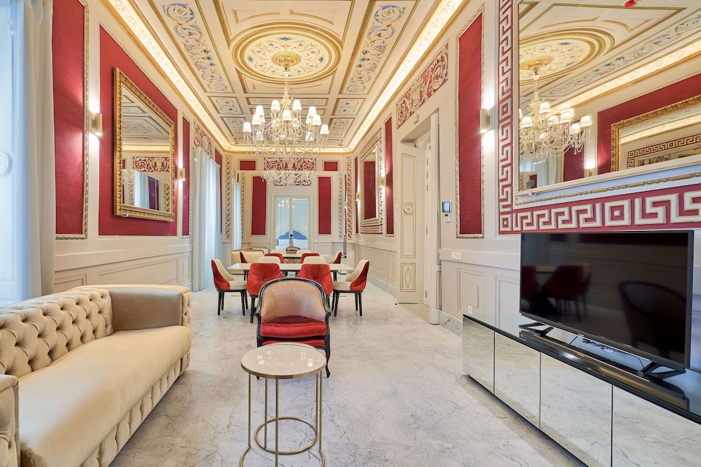 Deluxe Suite, Balcony (Salón Rojo) photo 3