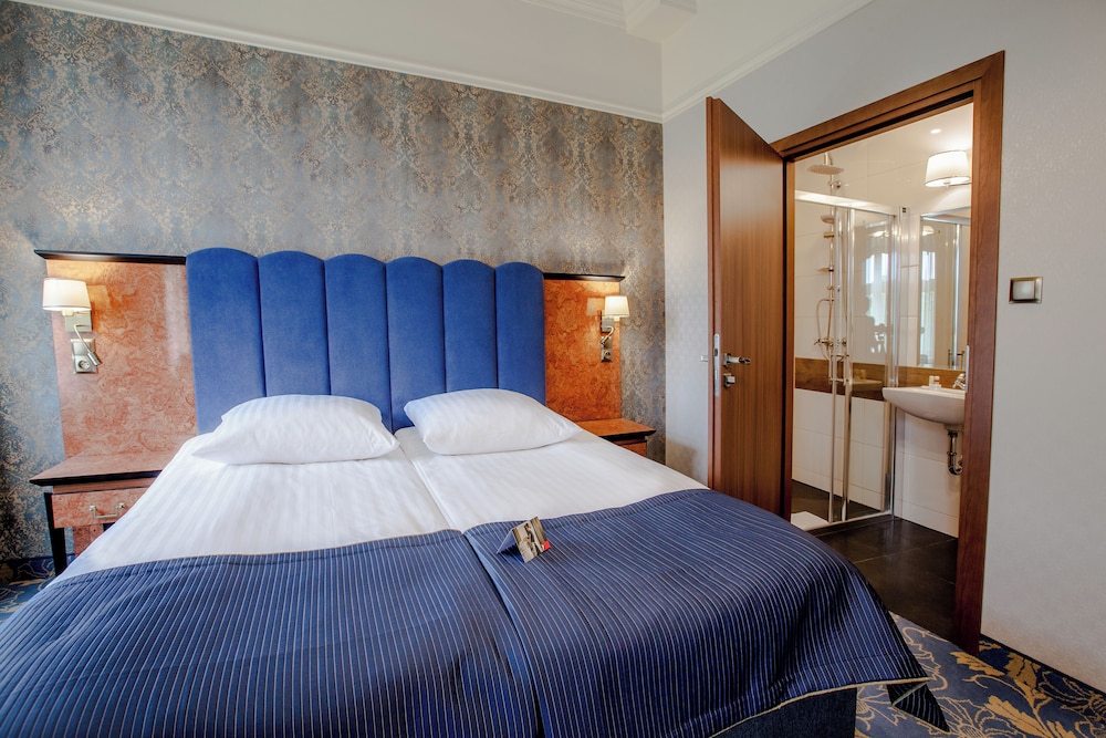 Business Twin Room - Photo 8