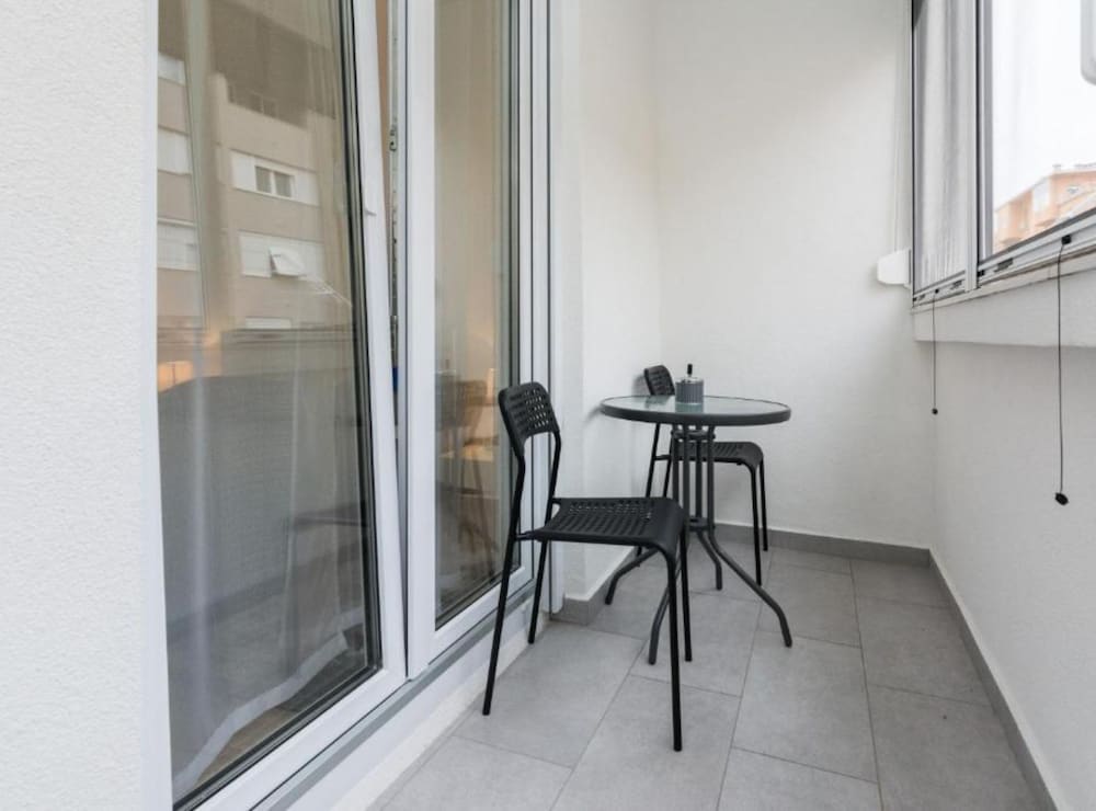 Apartment (Classic One Bedroom Apartment with Ba)