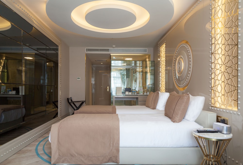 Deluxe Triple Room photo 3