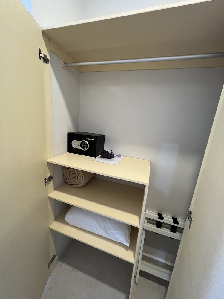 Basic Room, 2 Twin Beds photo 3