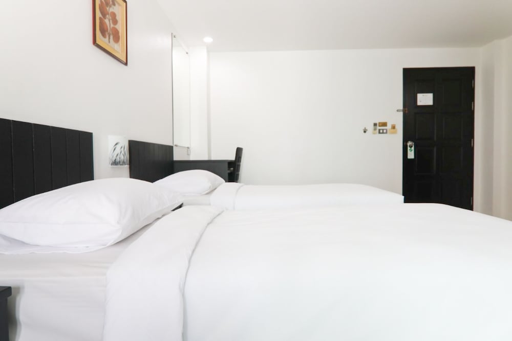 Standard Twin Room - Photo 4