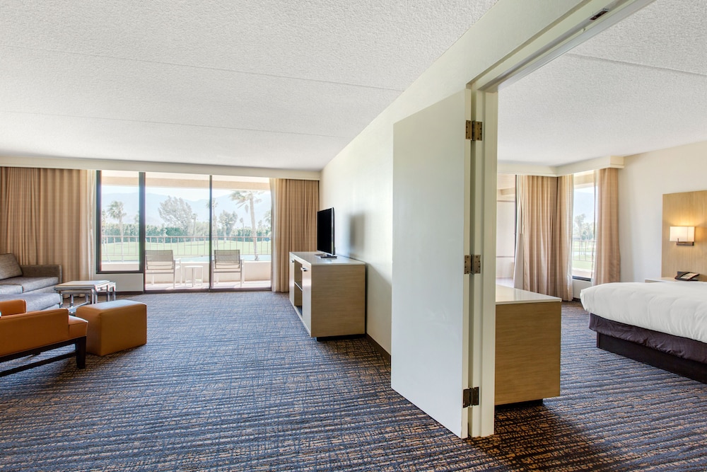 Superior Studio Suite, 1 King Bed, Mountain View (Golf View) - Photo 3