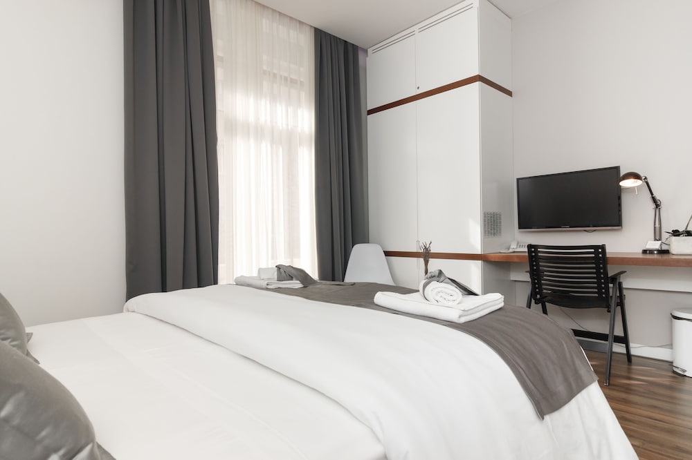 City Double Room, 1 King Bed photo 3