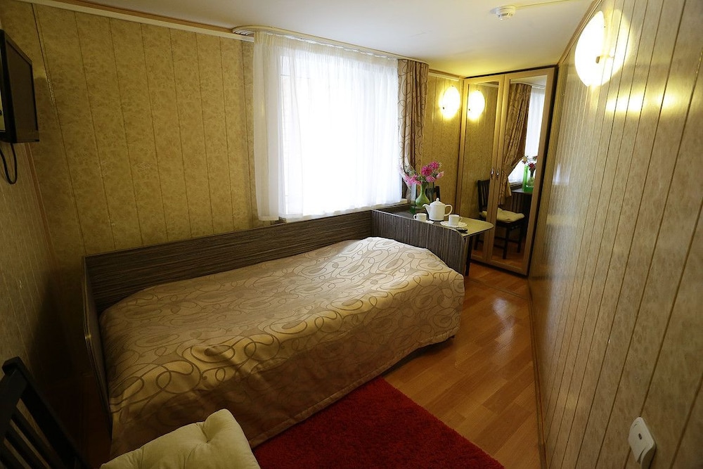 Economy Double Room, Shared Bathroom photo 2