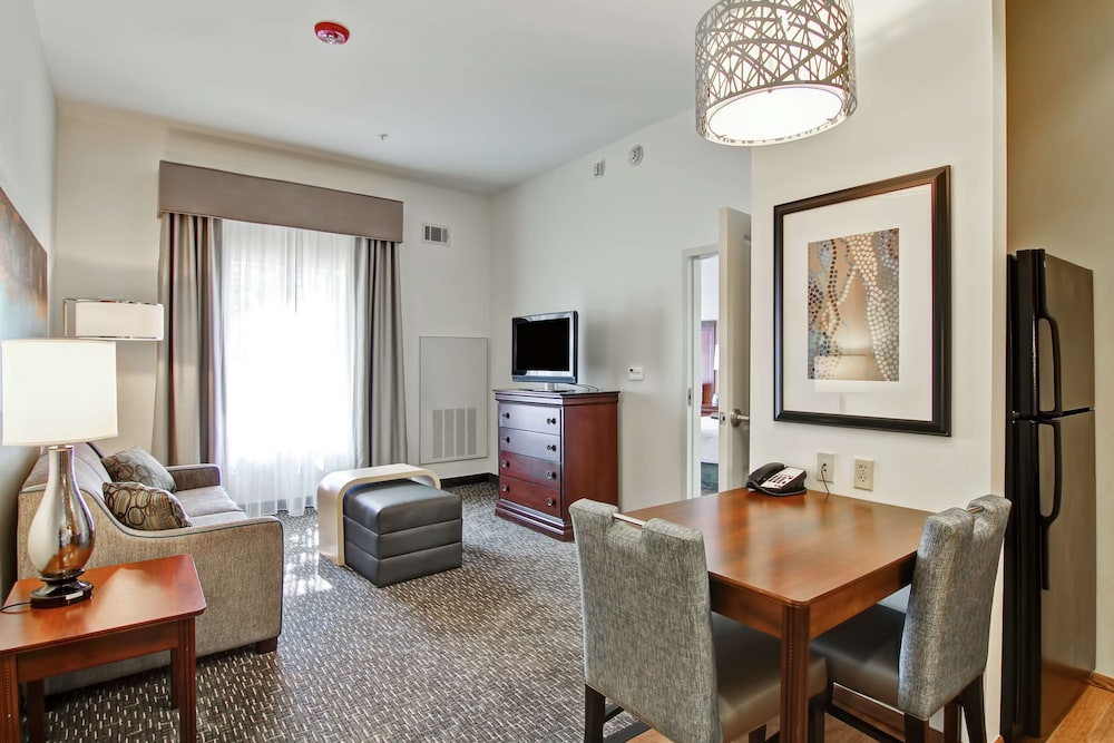 Suite, 1 King Bed - Photo 4