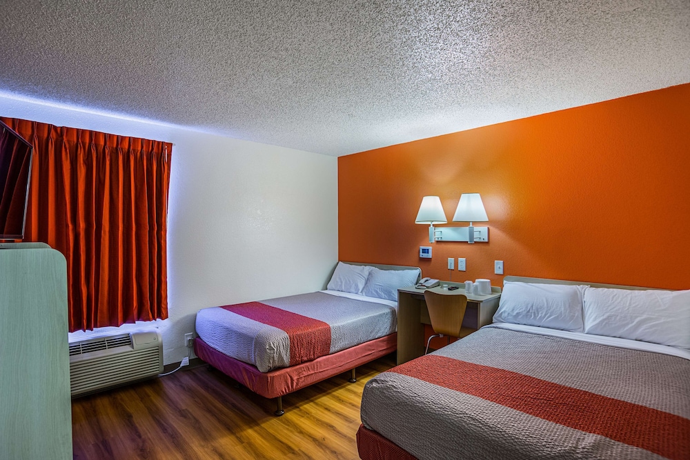 Standard Room, 2 Double Beds, Non Smoking photo 2
