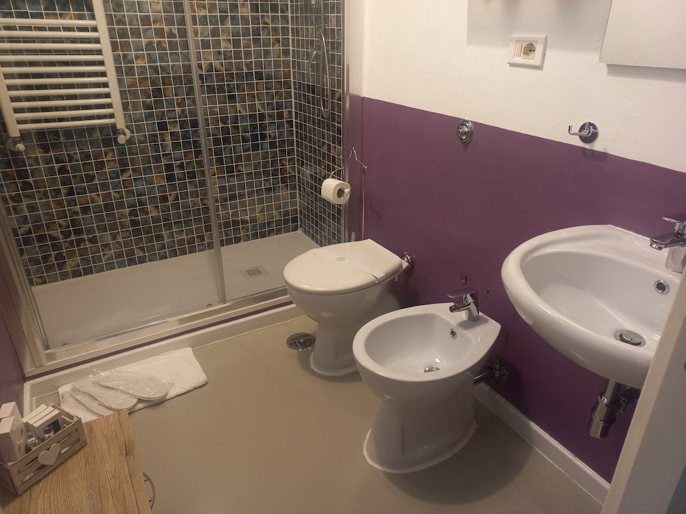 Deluxe Triple Room, City View photo 2