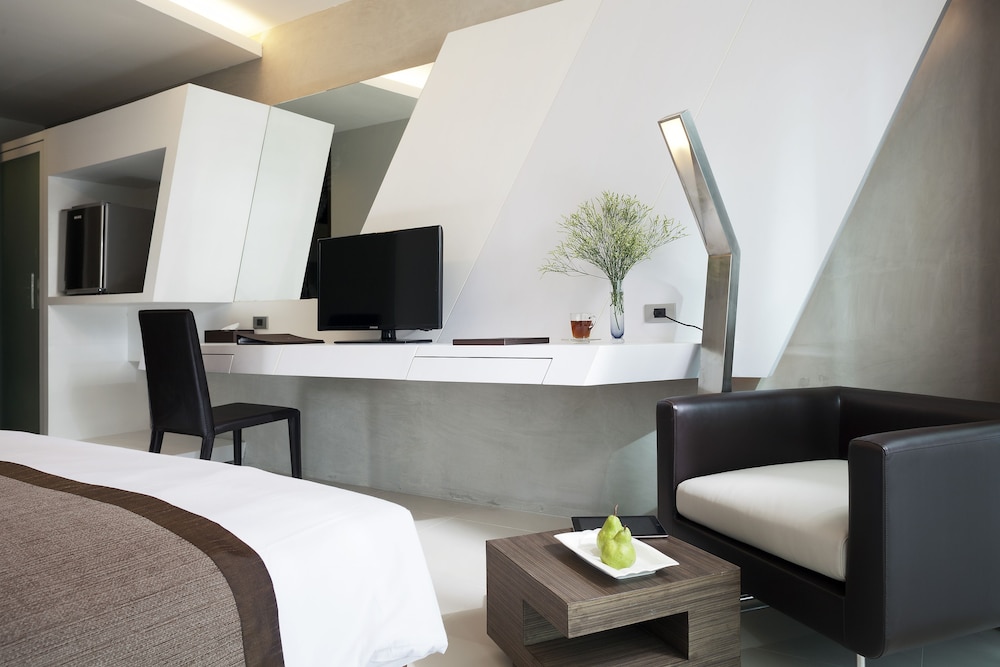 Superior Double Bed/Express Way View photo 2