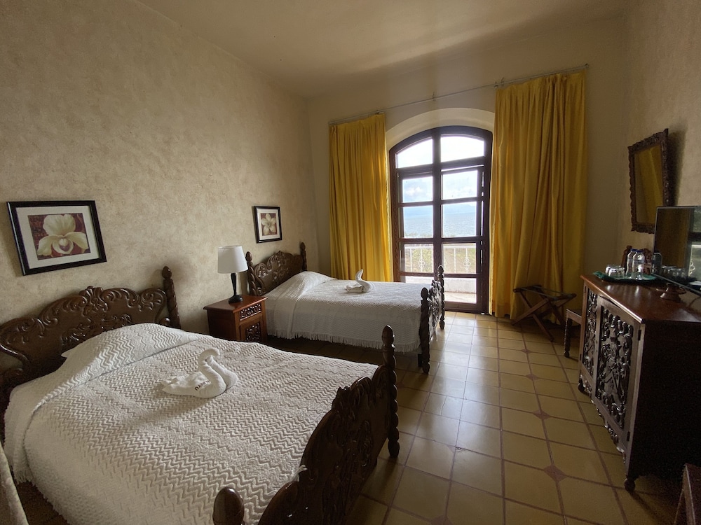 Twin Room, Lake View photo 1