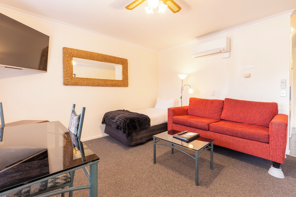 One Bedroom Access with Shower photo 2
