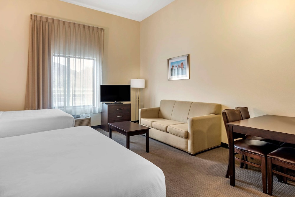 Efficiency, Suite, Multiple Beds, Non Smoking photo 3