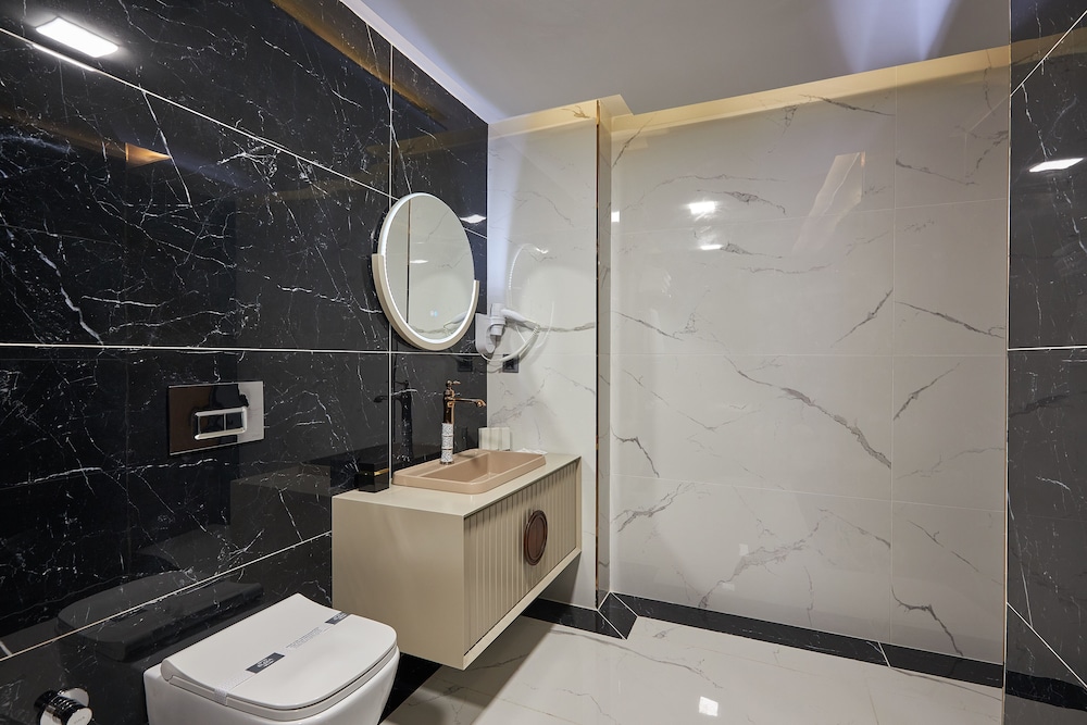 Family Room, Jetted Tub - Photo 4