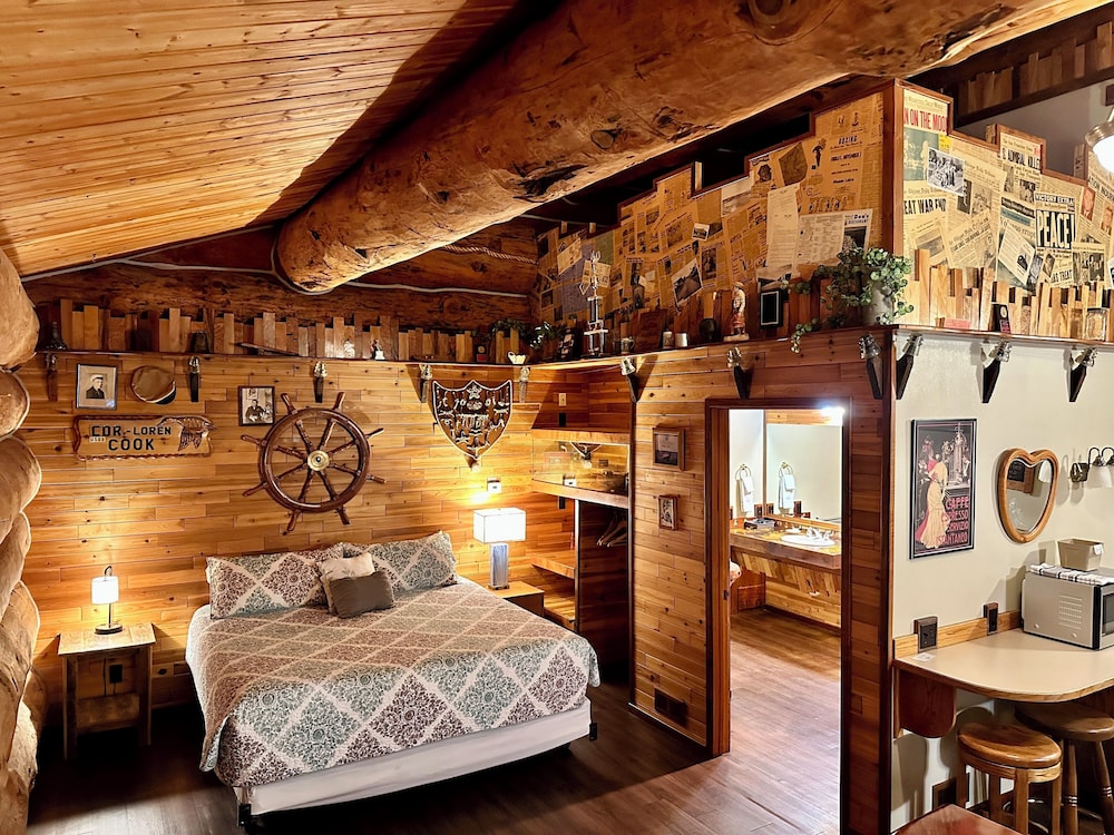 Signature Cabin, 1 King Bed with Sofa bed, Lake View (Odd & Ends) photo 1