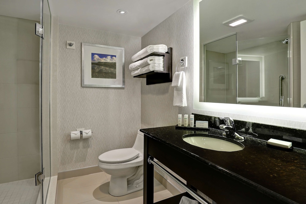 King Bed Premium with Sofa Bed and view of Niagara Falls & American Falls - Floor 30 thumbnail 6