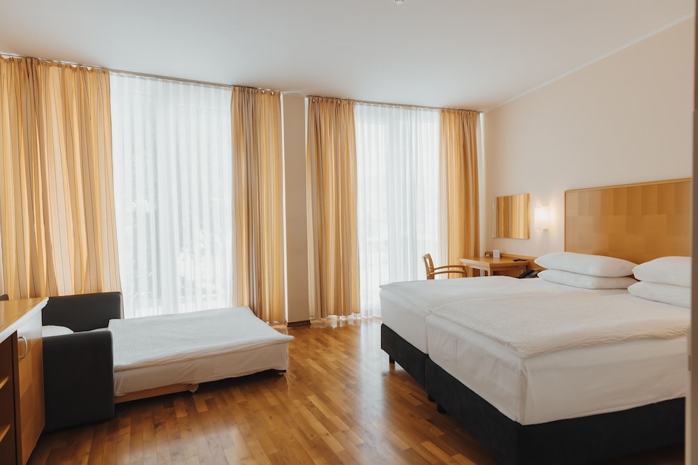 Room, Non Smoking (1 King Bed or 2 Twin Beds) - Photo 3