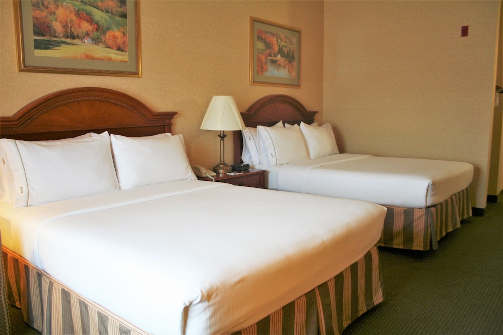 Standard Room, 2 Queen Beds - Photo 3