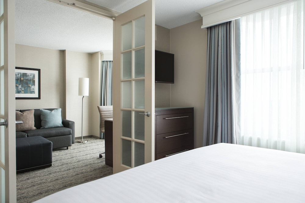 Suite, 1 King Bed - Photo 3