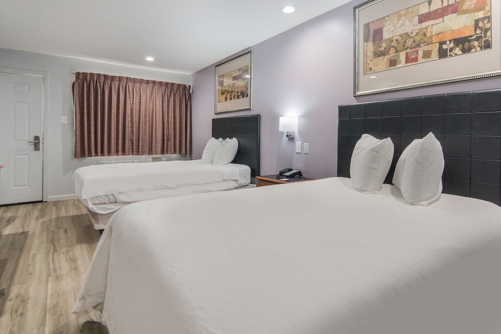 Room, 2 Double Beds, Non Smoking photo 1
