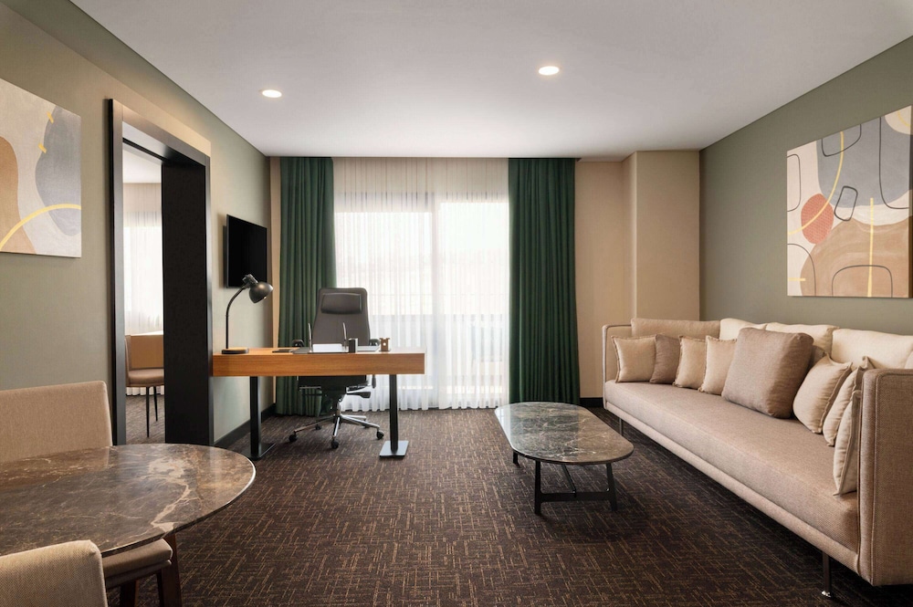 Junior Suite, 1 King Bed, City View - Photo 2