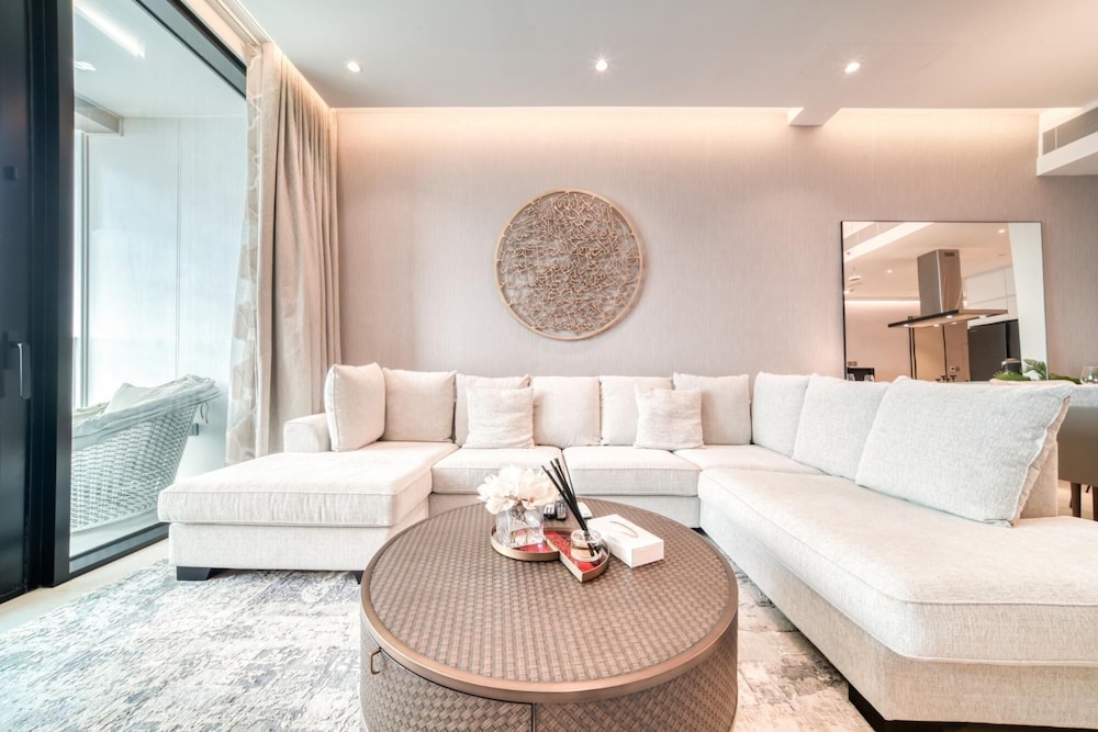 Apartment, Smoking