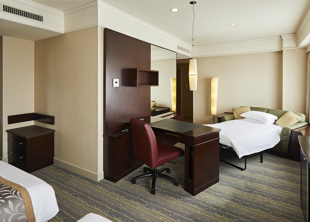 Executive Floor Deluxe Triple Room, No Smoking (Higher Floor, Breakfast & Executive Lounge Access) - Photo 1