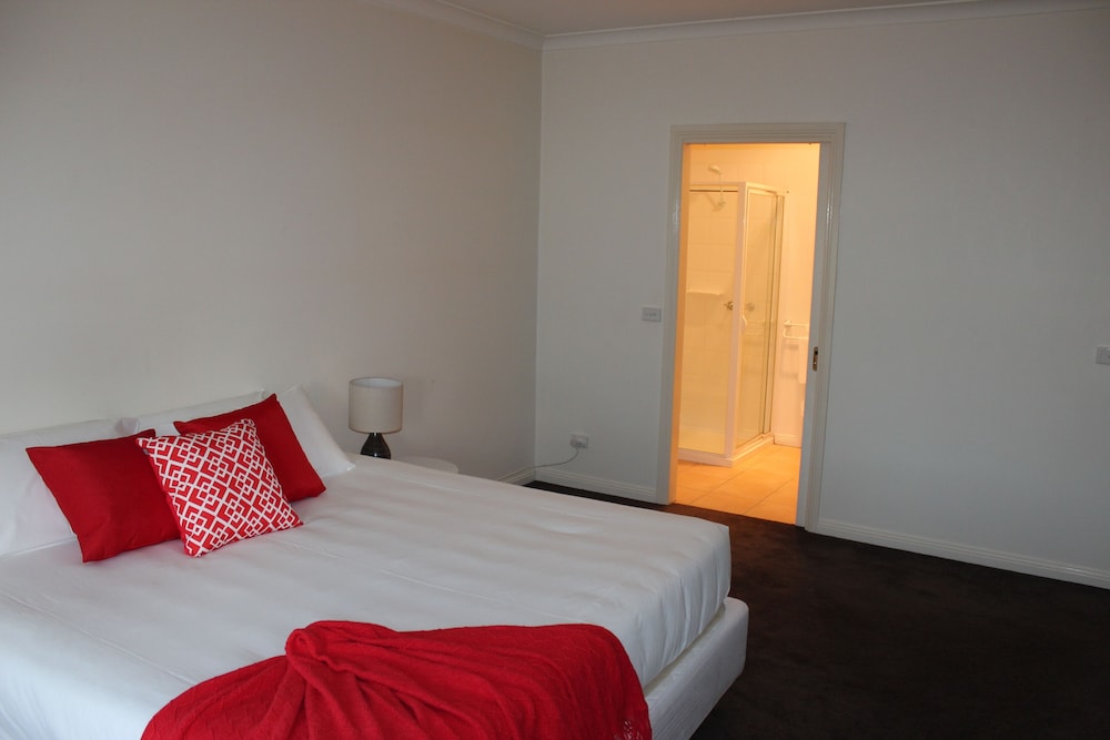 Five Bedroom House photo 3