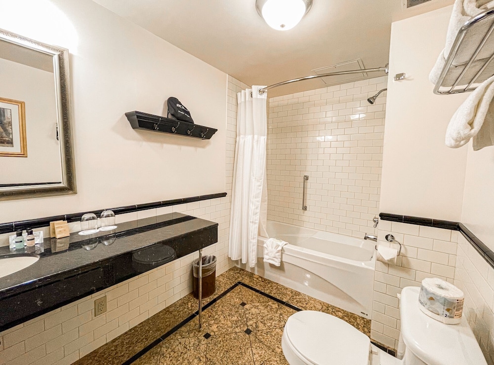 Executive Junior Suite (Omer Marchand) thumbnail 5