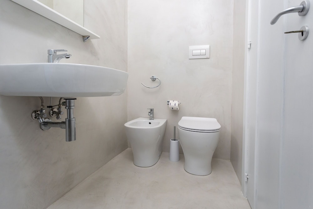 Economy Double Room - Photo 7