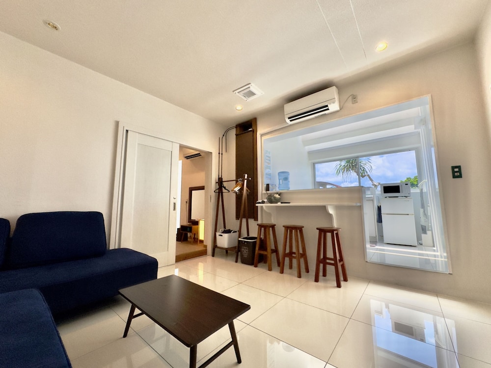 Economy Condo, Beachfront photo 1