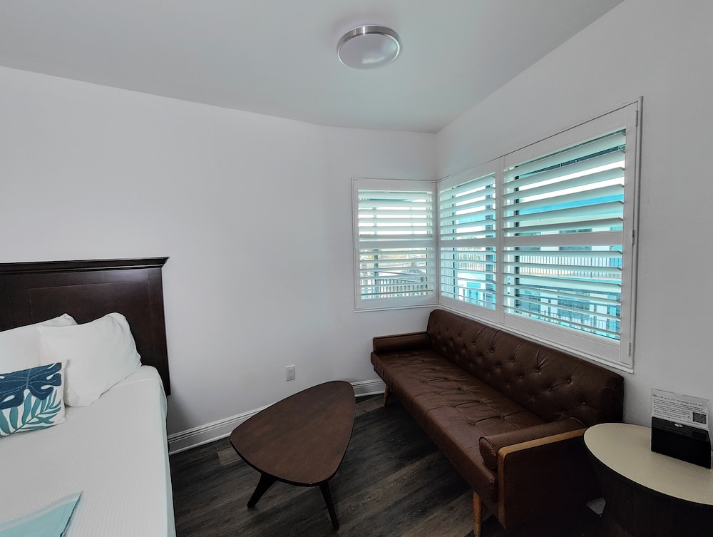 Junior Studio Suite, Poolside photo 3