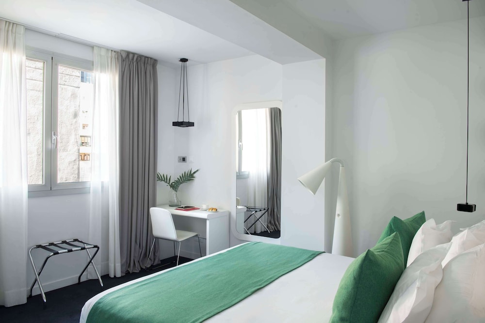 Deluxe Room (with extra bed) photo 3