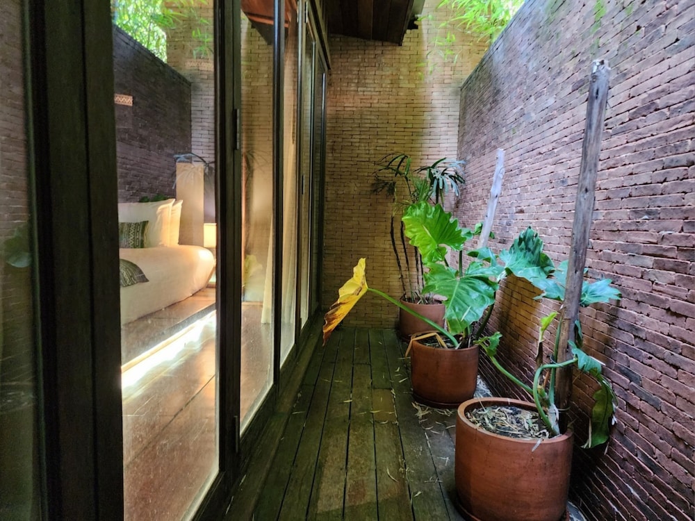 Deluxe Room, Garden View - Photo 5