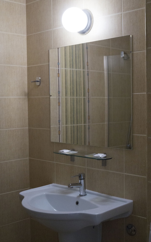 Standard Triple Room - Photo 2