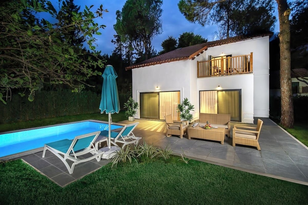 Villa con Vista al Jardín