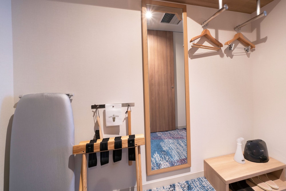 Premier Twin Room, Non Smoking (2 semi-double beds) - Photo 4