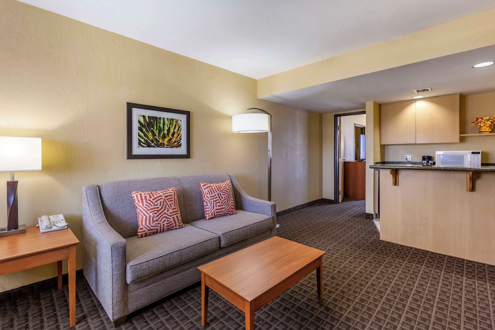 Suite, 2 Double Beds, Non Smoking, Balcony (with Sofabed) photo 3