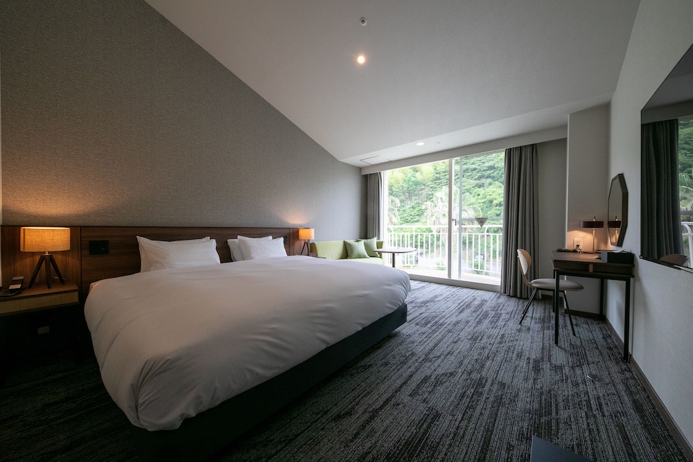 Superior Double Room, 1 King Bed, Non Smoking, Mountain View - Photo 1