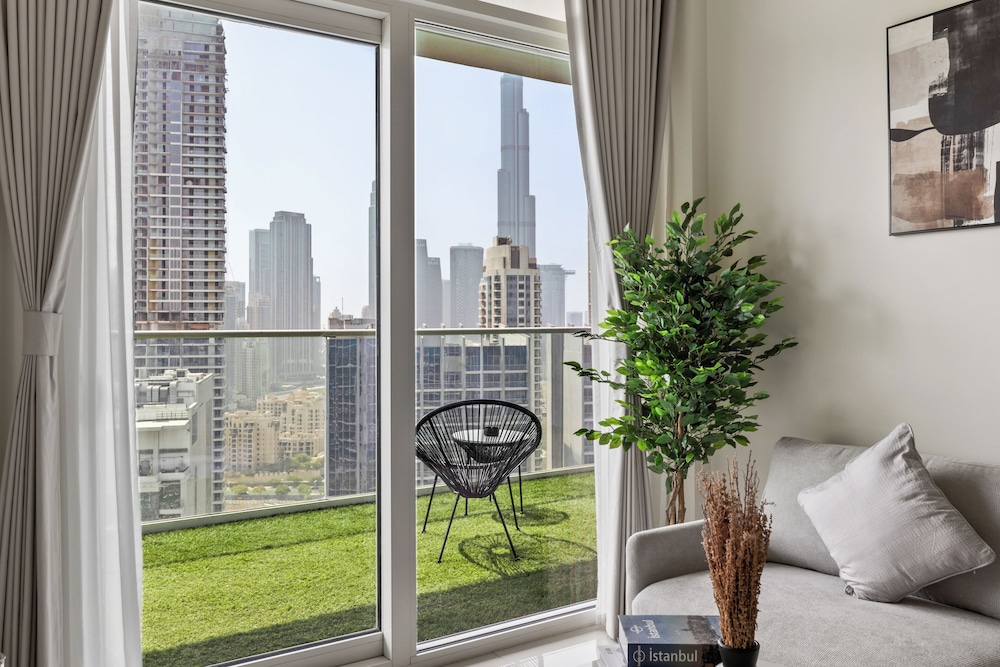 2 Bedroom Apartment - High Floor & Full Burj Khalifa view photo 1