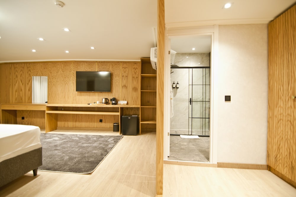 Studio Suite photo 3