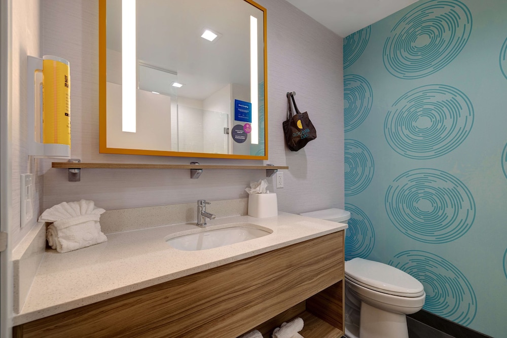 Room, 1 King Bed - Photo 5