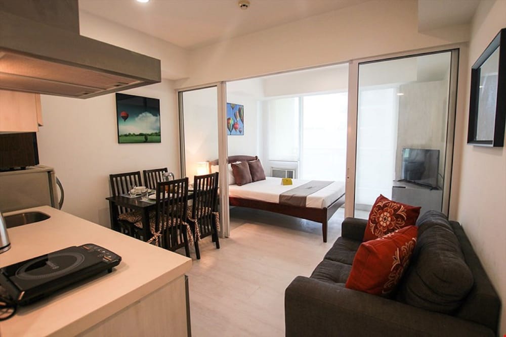 Deluxe Condo, 1 Bedroom, Kitchen, Pool View photo 2