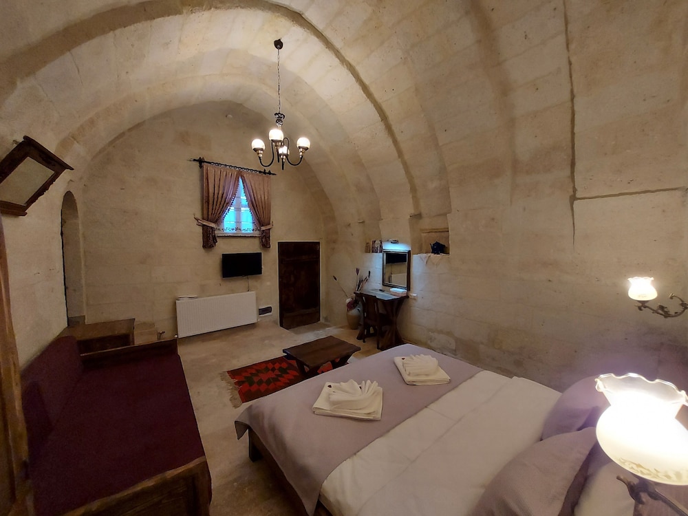 Deluxe Room - Photo 25