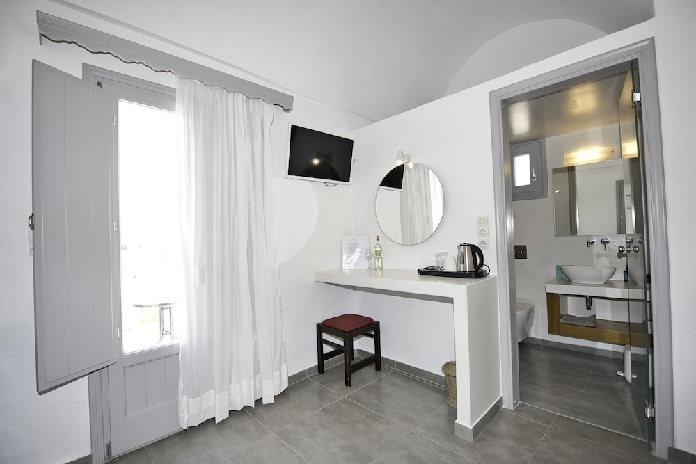 Double or Twin Room - Photo 4