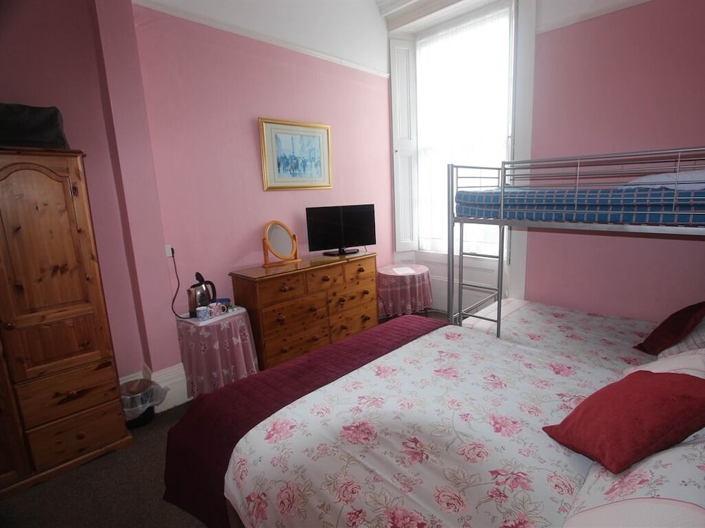 Standard Suite, Ensuite (Double and Bunk) photo 2