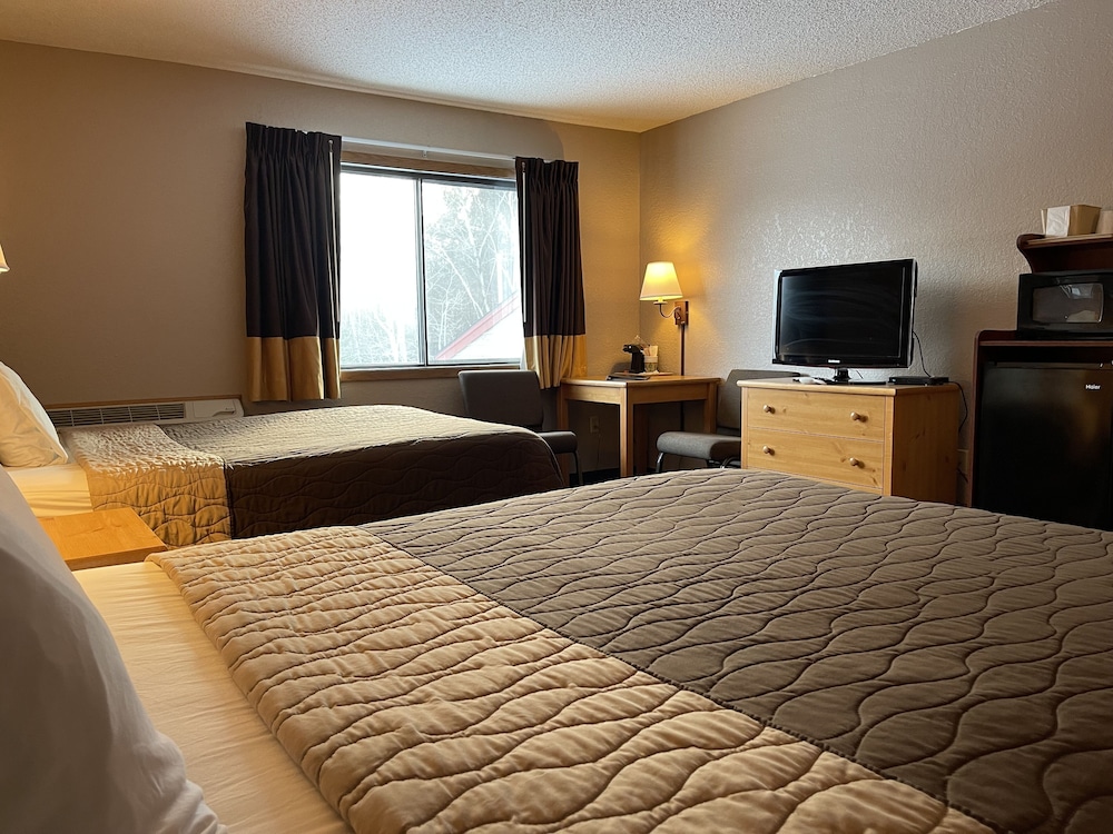 2 Queen Beds, NO PETS, Non-Smoking photo 2